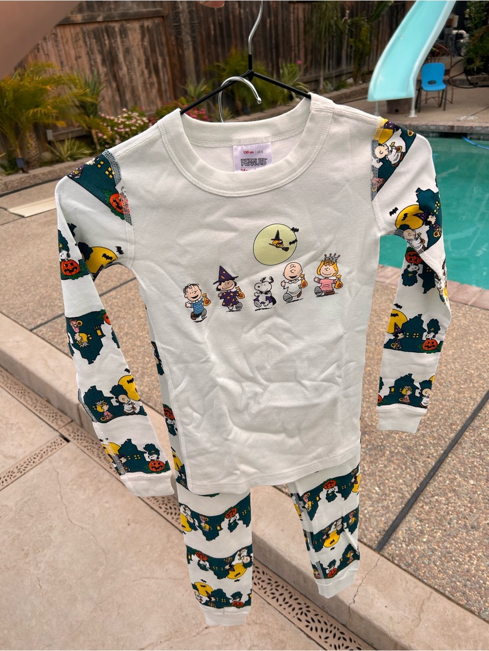 Peanuts White Striped Halloween Footie Pajamas with Snoopy & Pumpkin Print - Picture 3 of 6